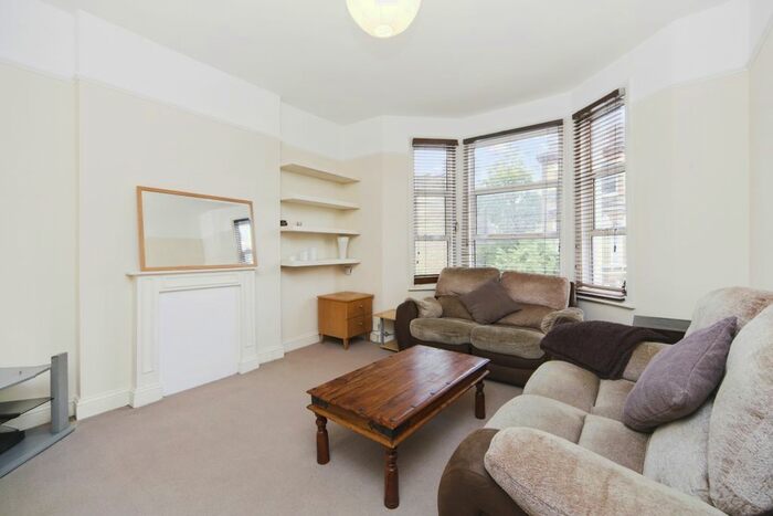 2 Bedroom Flat To Rent In Tregothnan Road, SW9
