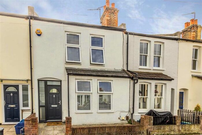 2 Bedroom Property To Rent In Springfield Road, Teddington, TW11