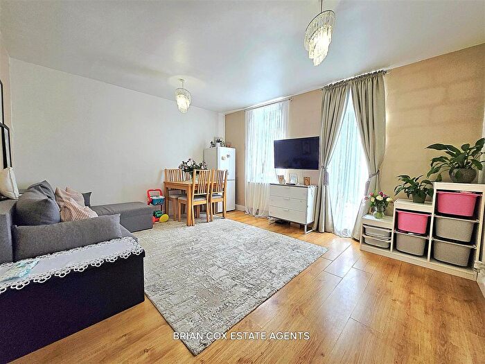 1 Bedroom Flat To Rent In Javelin Way, Northolt, UB5