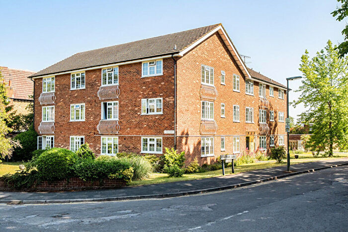 2 Bedroom Apartment For Sale In Lynn Court, Ferndown Close, GU1