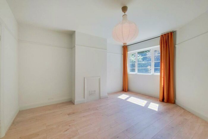 2 Bedroom Flat To Rent In Peckham Rye, Peckham Rye, London, SE22