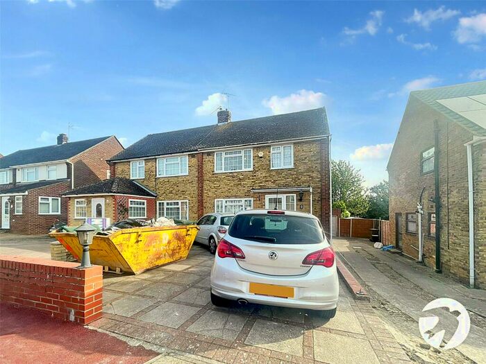 4 Bedroom House To Rent In Yantlet Drive, Rochester, Kent, ME2