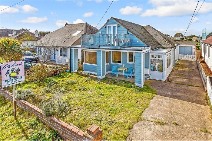 5 Bedroom Chalet For Sale In The Parade, Greatstone, Kent, TN28