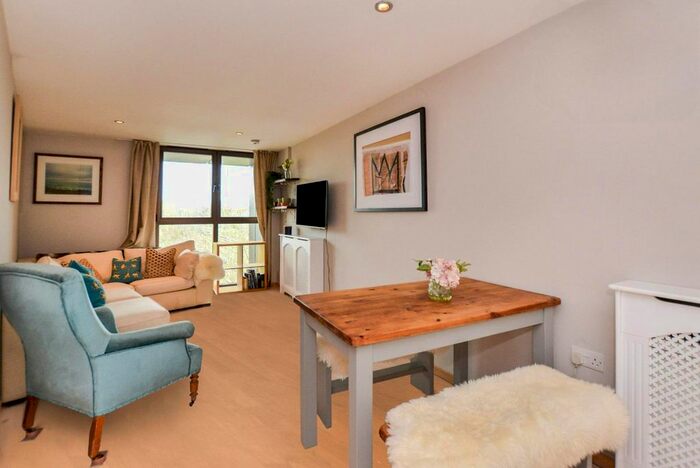 2 Bedroom Flat To Rent In Short Let - All Bills Included, Carter House, SW11