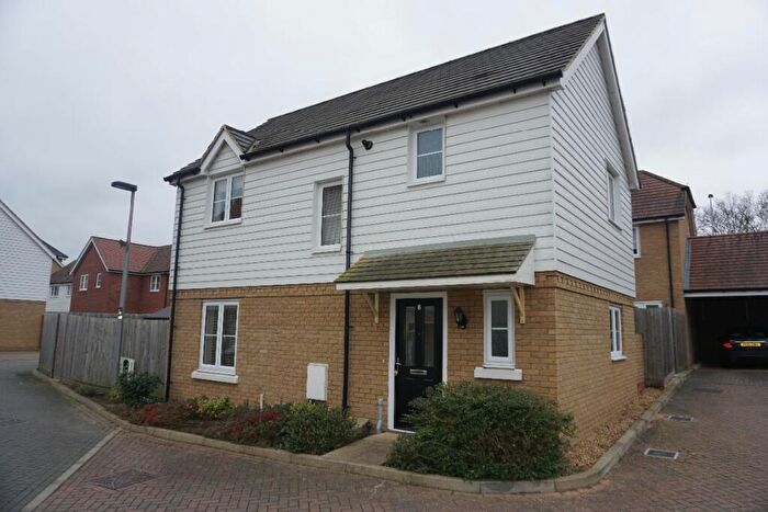 3 Bedroom Detached House To Rent In Mead Crescent, Redhouse Park, MK14