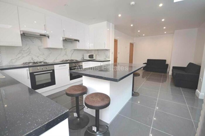 6 Bedroom Terraced House To Rent In Newark Street, Reading, RG1