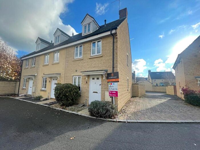 3 Bedroom End Of Terrace House For Sale In Brook Lane, Witney, OX28