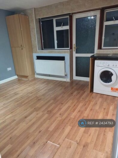 1 Bedroom Flat To Rent In Croombs Road, London, E16
