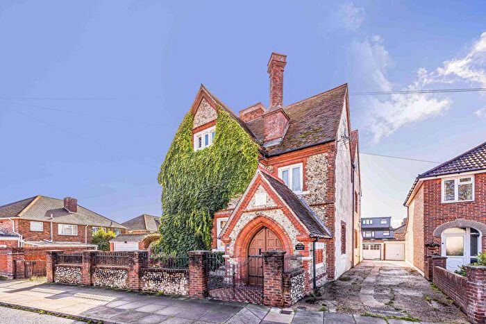 8 Bedroom Detached House For Sale In Dysart Avenue, Drayton, PO6