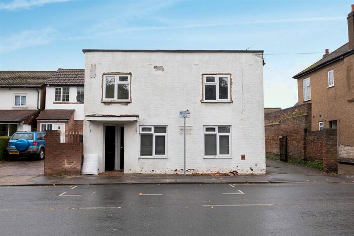 3 Bedroom Maisonette To Rent In The Green, West Drayton, UB7