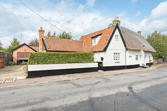 4 Bedroom Semi Detached House For Sale In Chain Free In Great Hockham, IP24