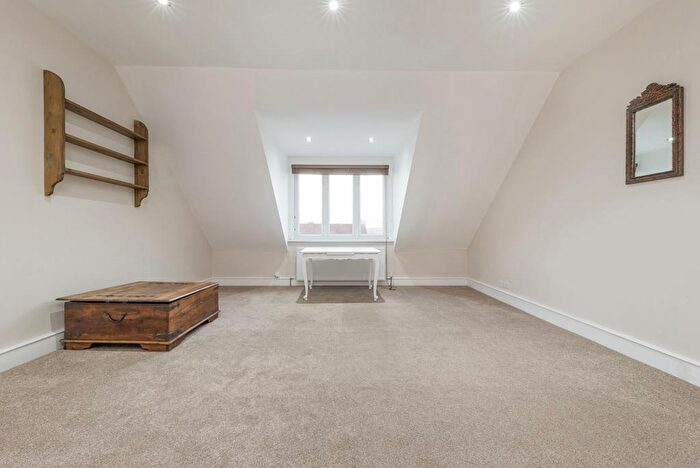 2 Bedroom Apartment To Rent In Willesden Lane, Willesden, London, NW6