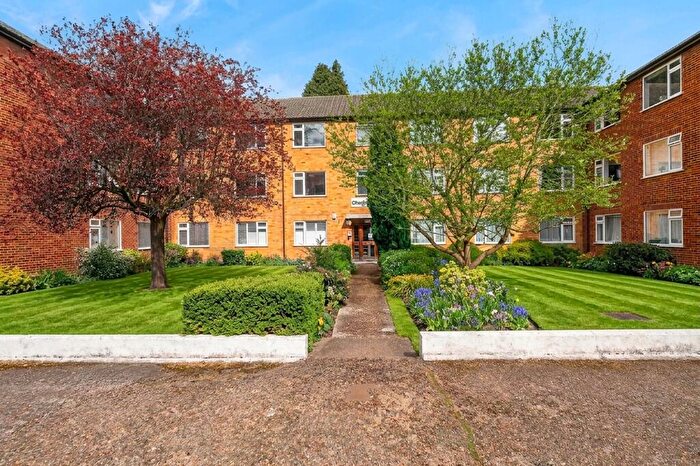 3 Bedroom Flat For Sale In Brackley Road, Chestnut Court, BR3