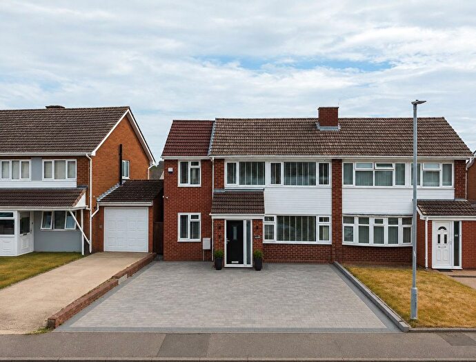 4 Bedroom Semi-Detached House For Sale In Highcliffe Road, Tamworth, Staffordshire, B77