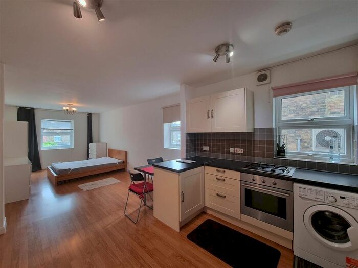 Studio To Rent In Turnpike Lane, London, N8
