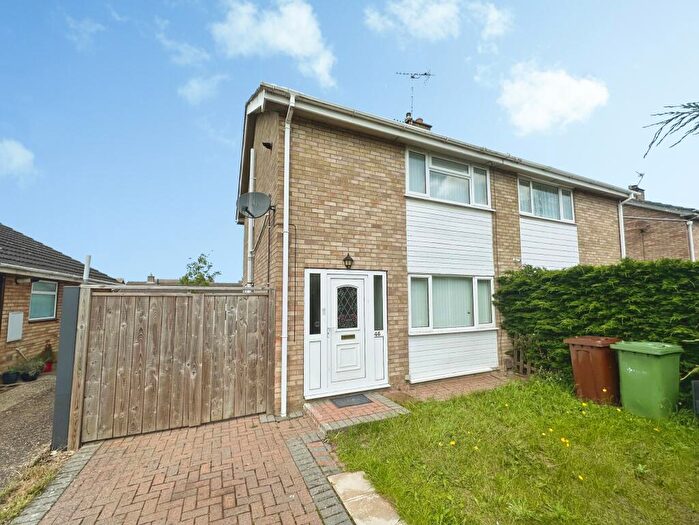 3 Bedroom Semi-Detached House To Rent In Chiltern Road, Lincoln, LN5