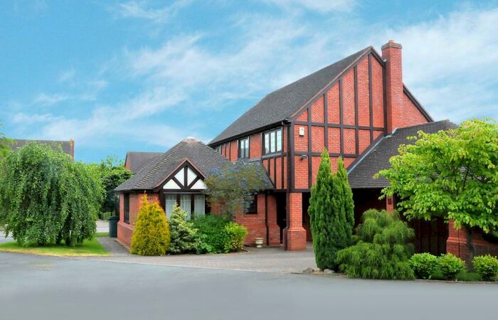 4 Bedroom Detached House For Sale In Butterworth Drive, Coventry, CV4