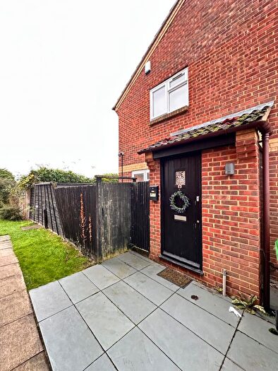 1 Bedroom Semi Detached House To Rent In Slough, SL1