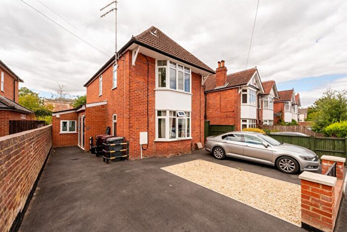 2 Bedroom Flat To Rent In Coley Hill, Reading, RG1