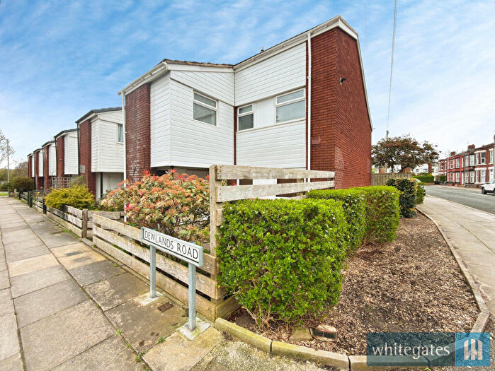 2 Bedroom Maisonette For Sale In Dewlands Road, Seaforth, Merseyside, L21