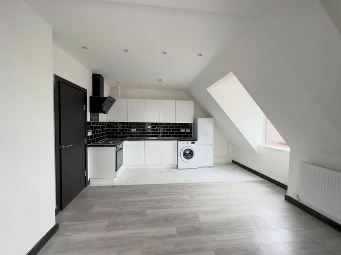 2 Bedroom Flat To Rent In Laleham Road, TW18