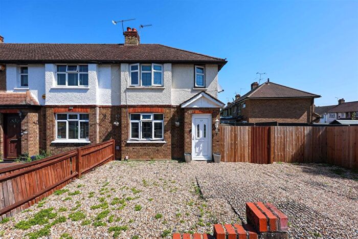 2 Bedroom End Terrace House For Sale In Oakdene Road, Hillingdon, UB10