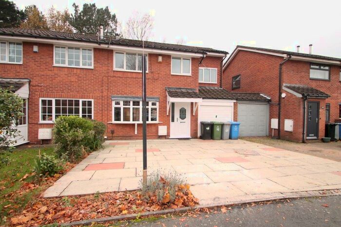 4 Bedroom Semi-Detached House To Rent In Firtree Avenue, Sale, M33