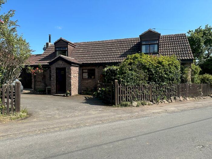 2 Bedroom Detached House For Sale In Marden, HR1