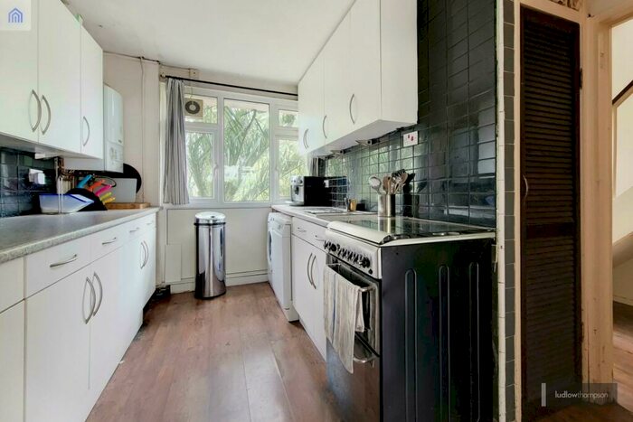 3 Bedroom Flat To Rent In Cooks Road, London, SE17