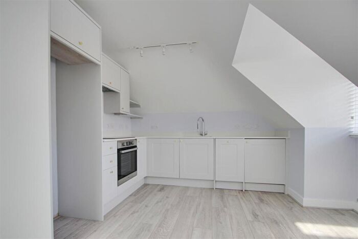 2 Bedroom Flat To Rent In Salvington Hill, Worthing, BN13
