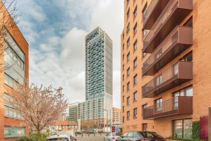 2 Bedroom Flat For Sale In Portal Way, Acton, W3