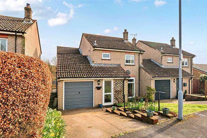 3 Bedroom Link Detached House For Sale In Paynes Close, Piddlehinton, Dorchester, DT2