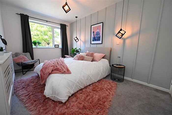 3 Bedroom Town House For Sale In Oak Close, Harborne, Birmingham, B17