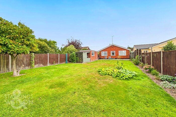 3 Bedroom Detached Bungalow For Sale In The Footpath, Poringland, Norwich, NR14