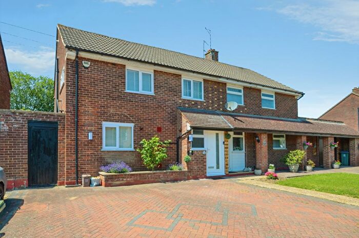 4 Bedroom Semi-detached House For Sale In The Gossamers, Watford, WD25