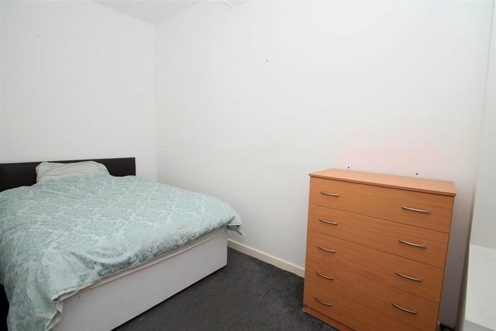 1 Bedroom Flat To Rent In Green Lanes, Winchmore Hill, London, N21