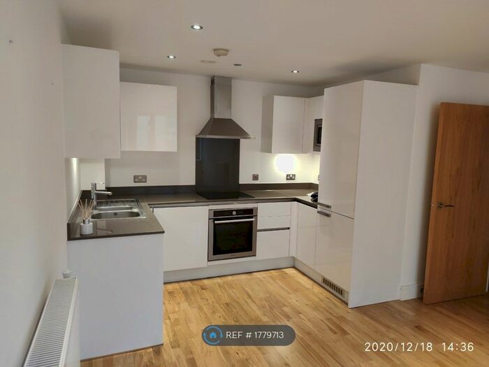 2 Bedroom Flat To Rent In Victoria Parade, London, SE10