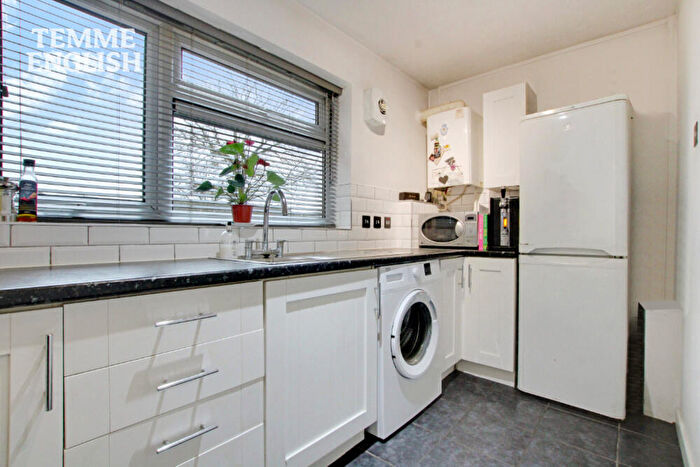 1 Bedroom Flat For Sale In Gaywood, Laindon, Essex, SS15