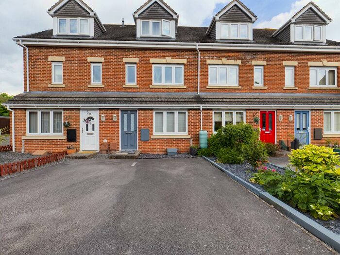 1 Bedroom Ground Maisonette To Rent In Ground Floor Flat With Parking, PO9