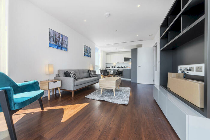 2 Bedroom Apartment To Rent In Harbour Way, London, E14