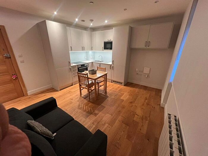 Studio To Rent In High Street, Feltham, TW13