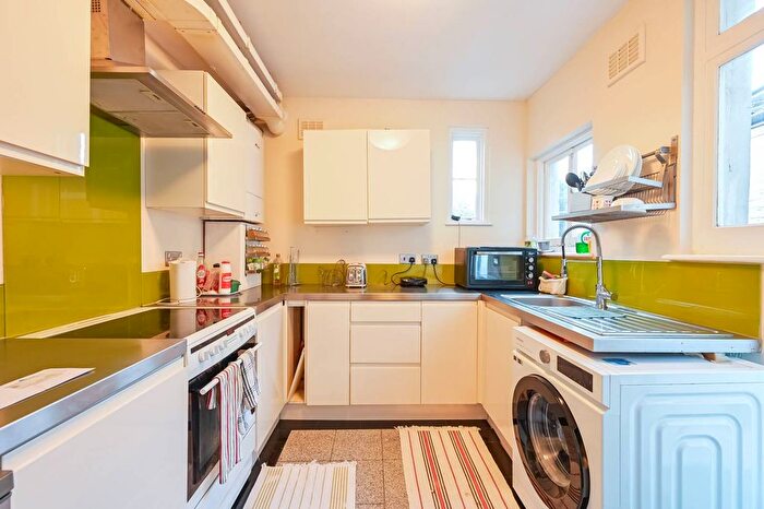 4 Bedroom Terraced House To Rent In Clonmell Road, Tottenham, London, N17