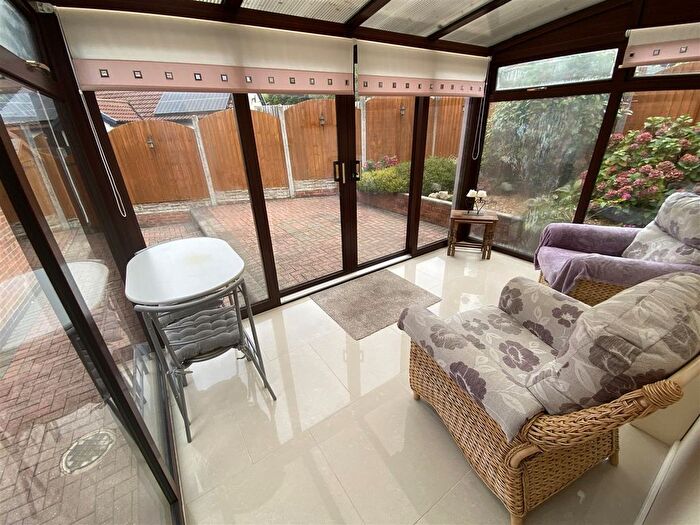 2 Bedroom Detached Bungalow For Sale In Pennine Way, Located Off Chiltern Road, Swadlincote, DE11