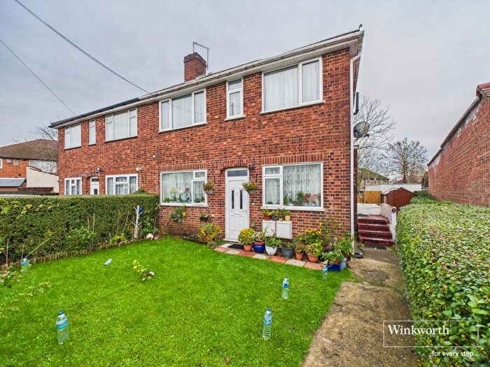 2 Bedroom Maisonette For Sale In Glebe Crescent, Harrow, Middlesex, HA3