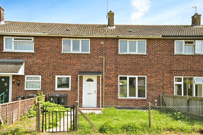 3 Bedroom Terraced House For Sale In Weyhill Close, Swindon, SN3