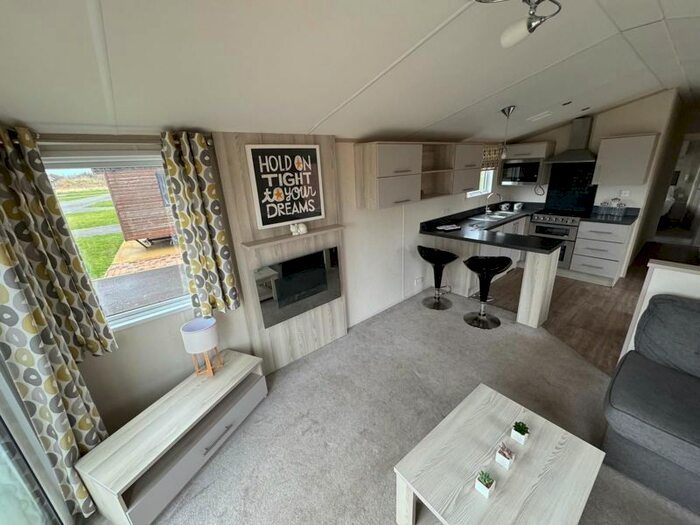 2 Bedroom Mobile/park Home For Sale In Lineside, Hubberts Bridge, Boston, PE20