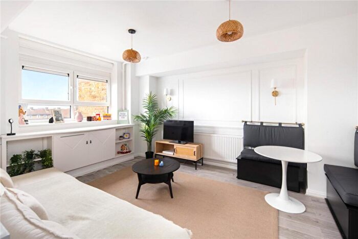 2 Bedroom Flat To Rent In City View House, Bethnal Green Road, London, E2
