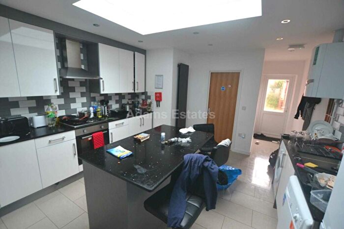 6 Bedroom Terraced House To Rent In Blenheim Road, Reading, RG1