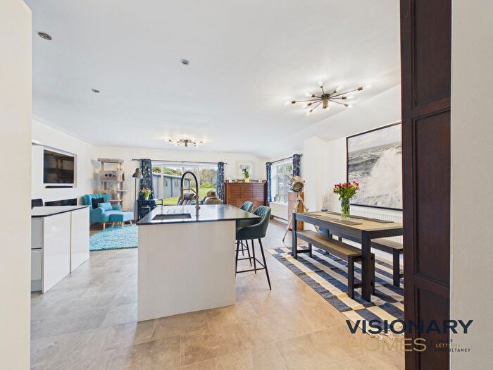 2 Bedroom Bungalow For Sale In Glade Lodge Lions Den, Hammerwich, Burntwood Lichfield, WS7