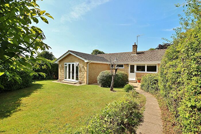 4 Bedroom Detached Bungalow For Sale In Wychwood View, Minster Lovell, OX29